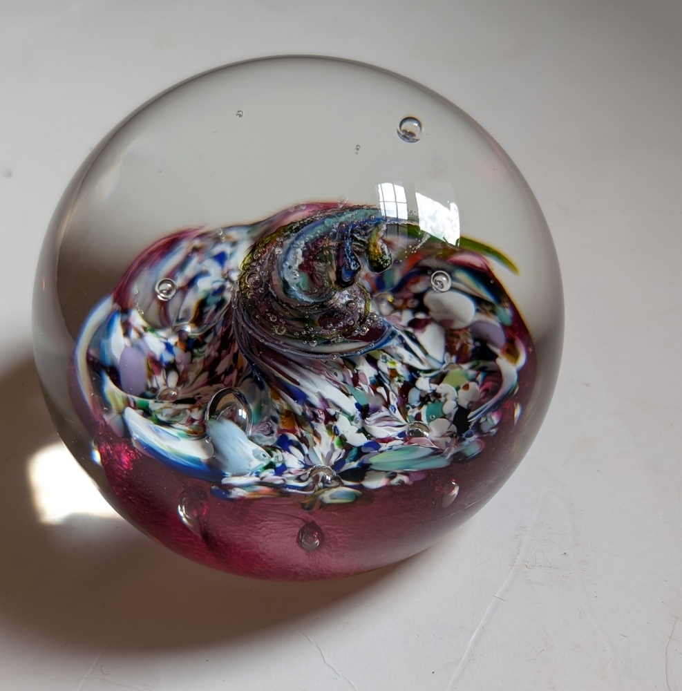 Vintage Caithness Art Glass Paperweight in VGUC